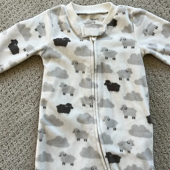 Fleece feetie pajamas - Picture 2 of 4